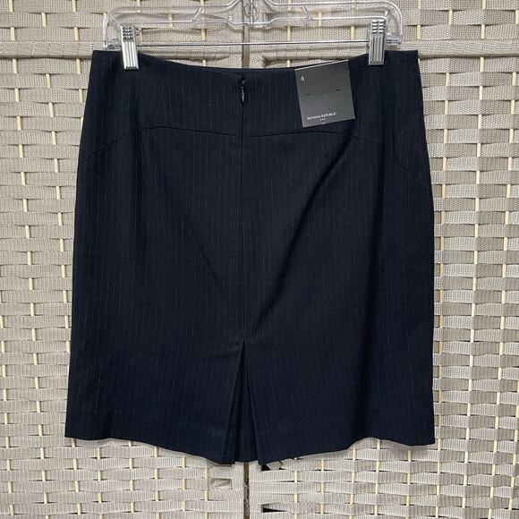 Banana Republic Pinstripe Pencil Skirt Size 6 Navy Back Kick Pleat Lined NEW - Picture 2 of 11